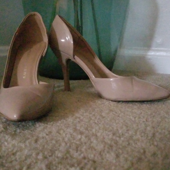 Pumps - Picture 2 of 3